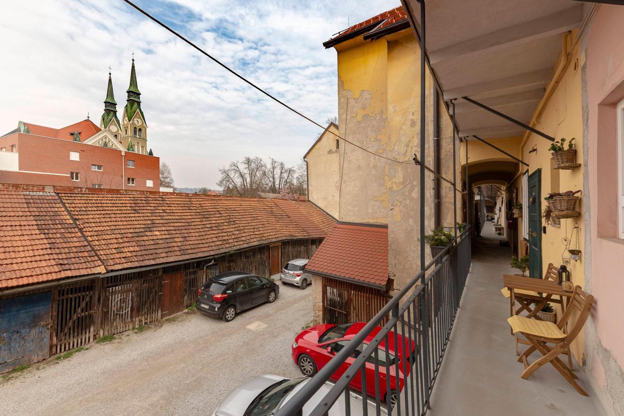 Historical Caserne Apartment Ljubljana Exterior photo